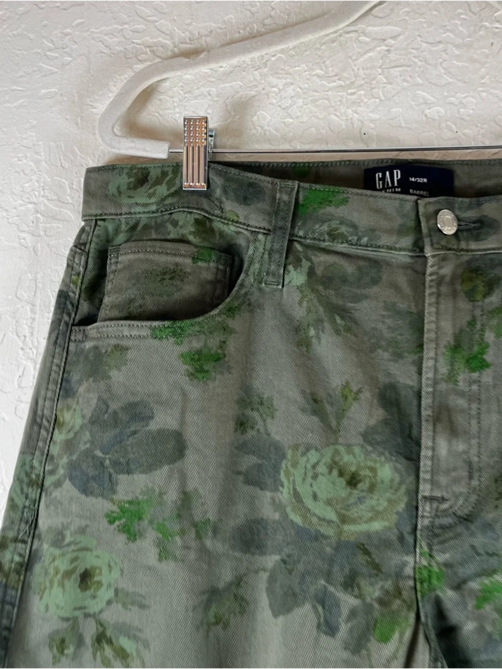 Gap High Rise Floral Print Barrel Jeans in Green - Picture 5 of 15